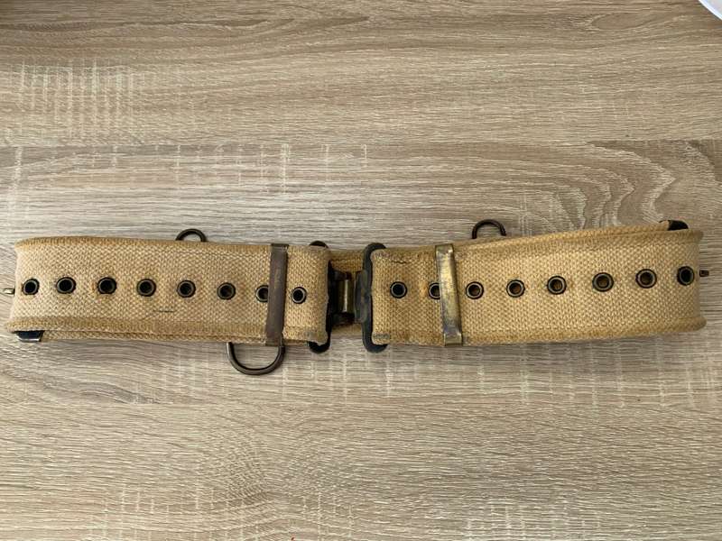 MILITARY INSIGNIA / CLOTHING  - PLUS A RARE ANTIQUE COPPER AND BRASS `STUDS` BOX AND MORE