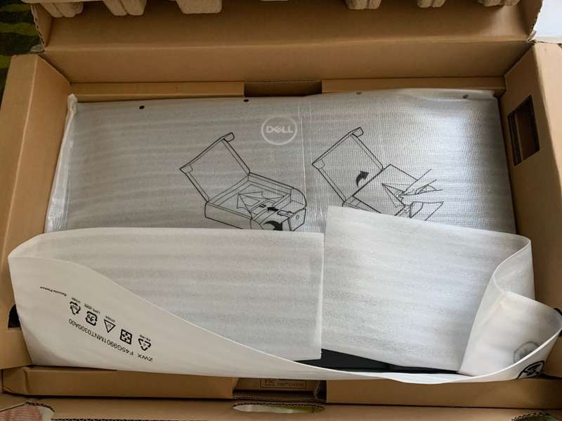 *MAY MADNESS **Dell SE2722HX  27-inch LED-backlit LCD monitor | Full HD (1920 x 1080) | (NEW IN BOX)