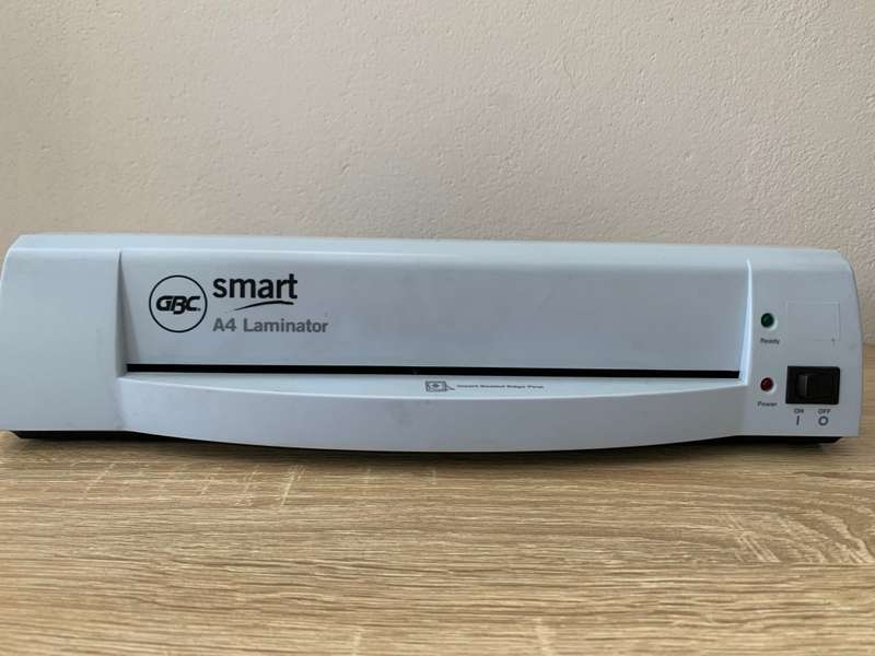 GBC A4 LAMINATOR | INCLUDES 35 A4 LAMINATOR SHEETS ** EXCELLENT CONDITION**