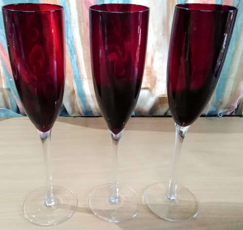 Cranberry champagne glasses