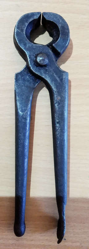Upholstery tack puller