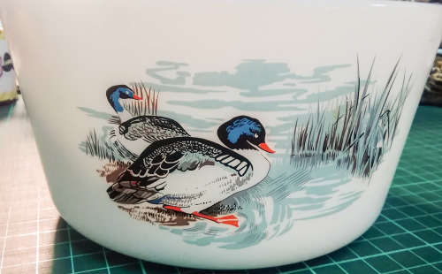 Small vintage pyrex mixing bowl