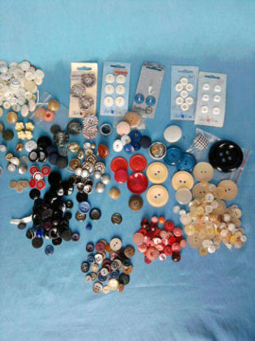 Assorted buttons