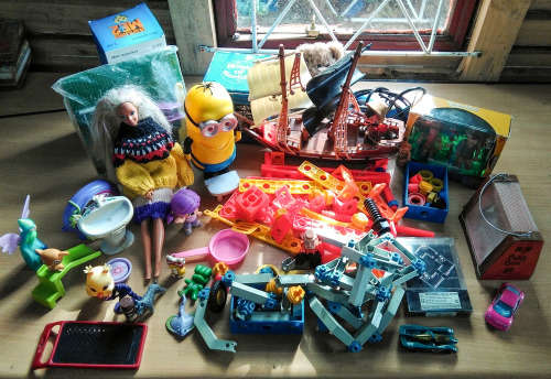 Assorted toy lot