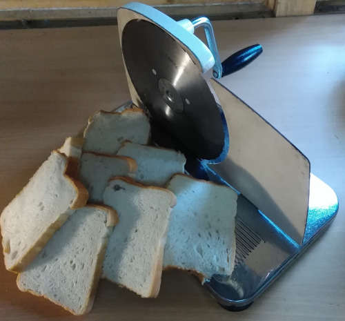Pineware bread slicer