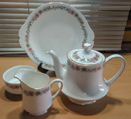 Paragon belinda teapot set