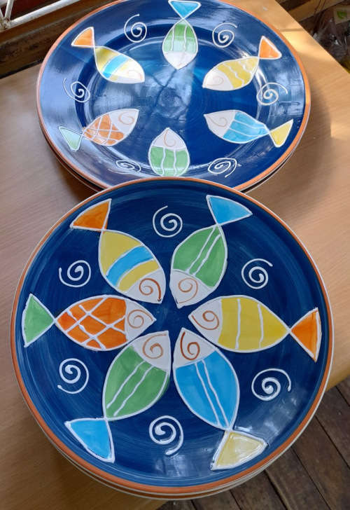 Dinner plates (8) + 2 servers