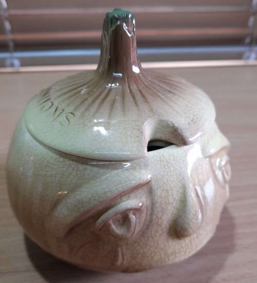 Sylvac onions jar
