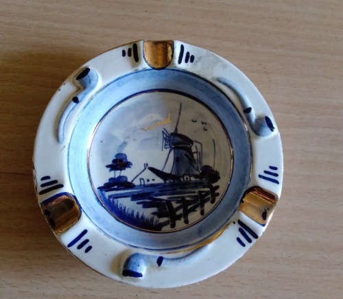Delft ashtray