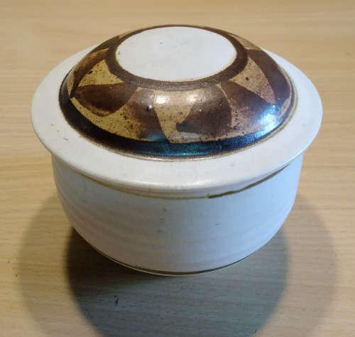 Small stùdio pottery lidded bowl