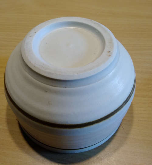 Small stùdio pottery lidded bowl