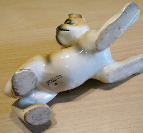 Holland dog figurine