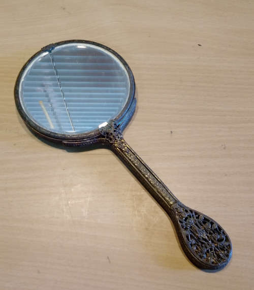 Hand mirror