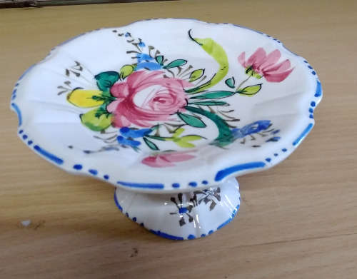 Small Vermont majolica tazza
