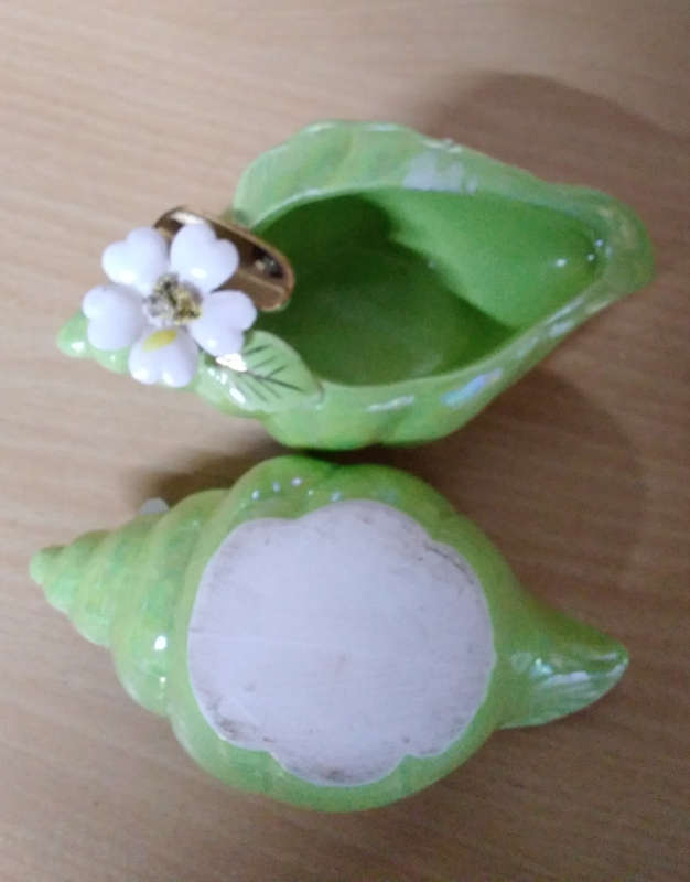 Small floral shell ashtrays