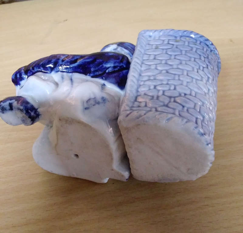 Dutch bud vase figurine