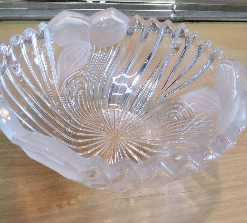 Glass bowl