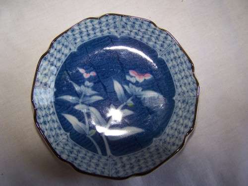 2 SMALL IMARI PLATES/PIN DISHES