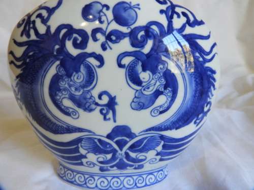 ATTRACTIVE BLUE AND WHITE VASE WITH DRAGONS