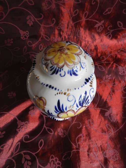GINGER JAR WITH LID