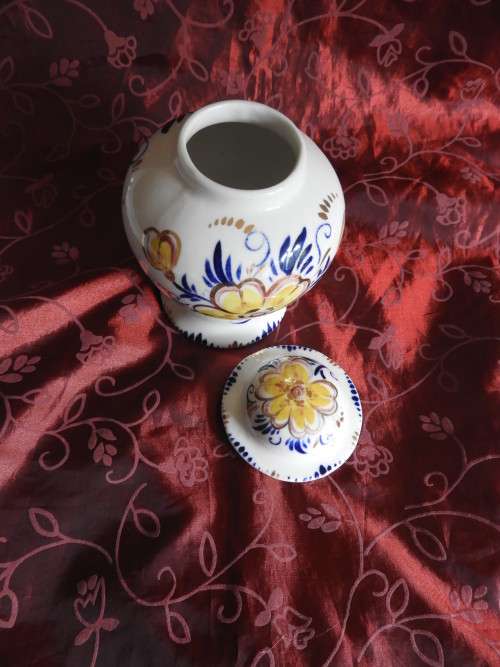 GINGER JAR WITH LID