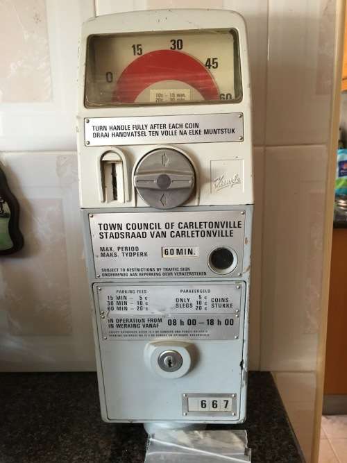GERMAN "KIENZLE" PARKING METER ON STAND - CARLTONVILLE JHBG - WORKING WITH COINS