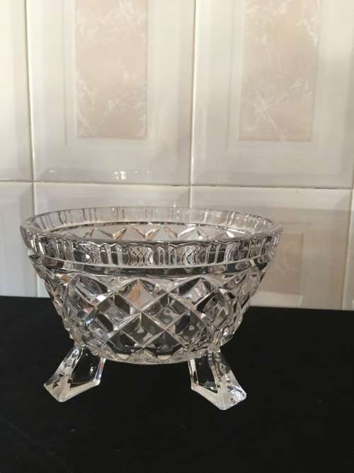 ANTIQUE CRYSTAL DEEP CUT CIRCULAR BOWL WITH 4 X FEET - LARGE