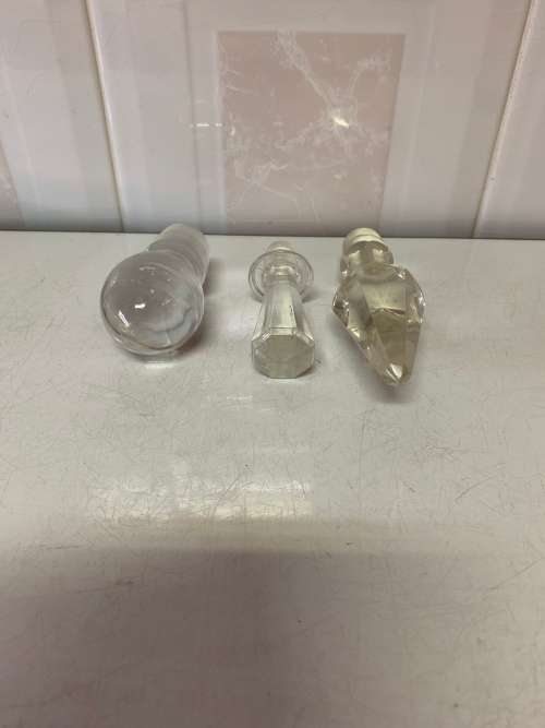 CRYSTAL DECANTER STOPPERS X 3