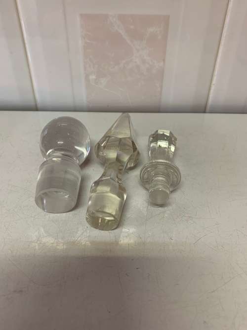 CRYSTAL DECANTER STOPPERS X 3