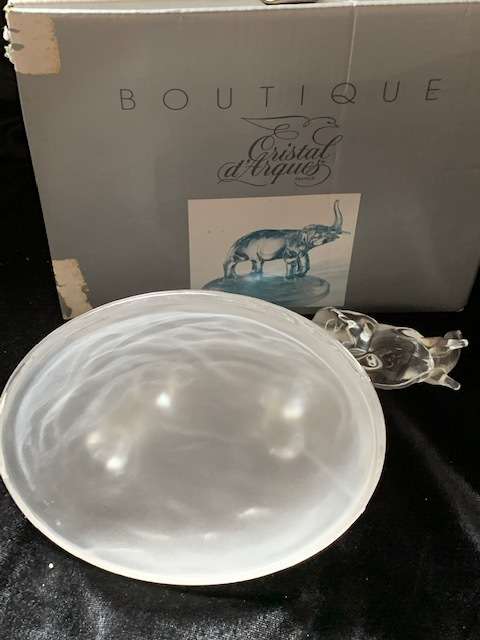 LEAD CRYSTAL ELEPHANT FROSTED BASE - CRISTAL d ARQUES FRANCE ORIGINAL  BOXED
