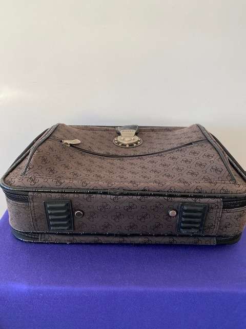 GUESS GENUINE BLACK SHOULDER STRAP LAPTOP CASE/BAG