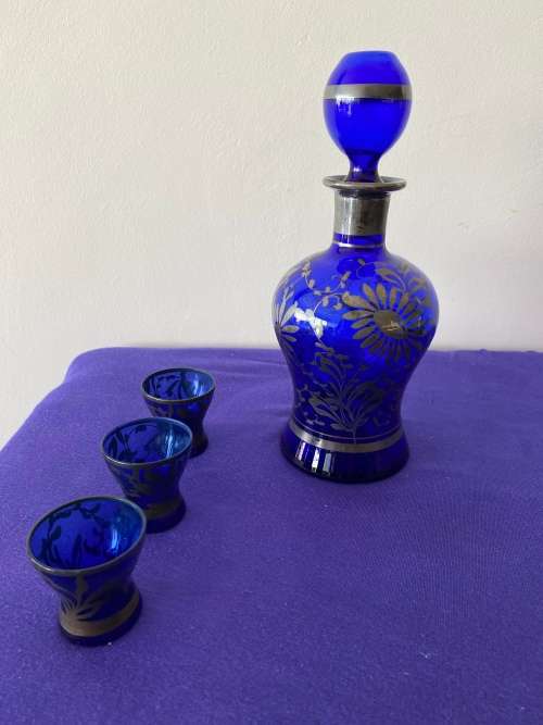 ITALIAN COBALT BLUE SILVER OVERLAY DECANTER WITH 3 x SHOT GLASSES