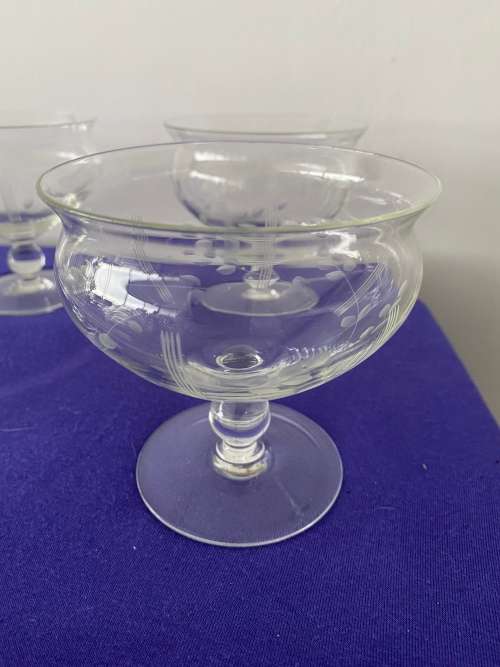 CRYSTAL GRAPE PATTERN SET OF 6 x GLASSES WITH CUPS
