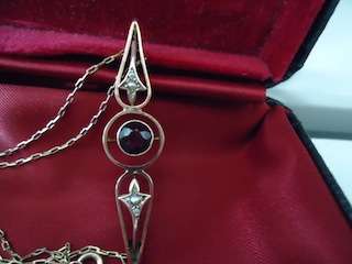 18ct Gold Amethyst & Seed Pearls x4 Pendant & Chain (12ct) - Total Weight 4.2 Grams