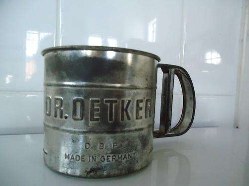 DR. OETKER D.B.P GERMAN METAL FLOUR SIFTER - WORKING