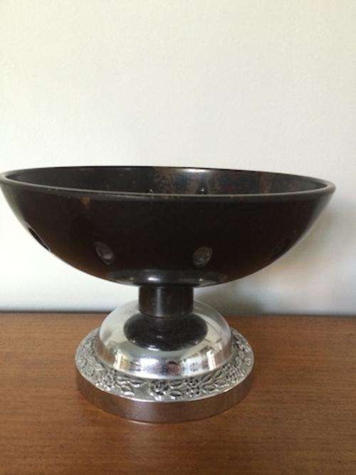 ART DECO MOTTLED BAKELITE FRUIT BOWL WITH CELTIC PLATE ENGLAND BASE - LARGE