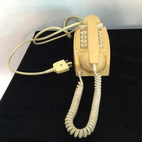 TELKOM PT PRESSED BUTTON TELEPHONE WITH CONNECTION