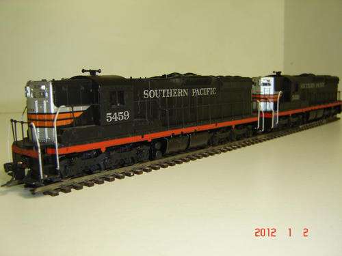 Athearn SD 9 Southern Pacific + Dummy Knowen as the " Black Widow "
