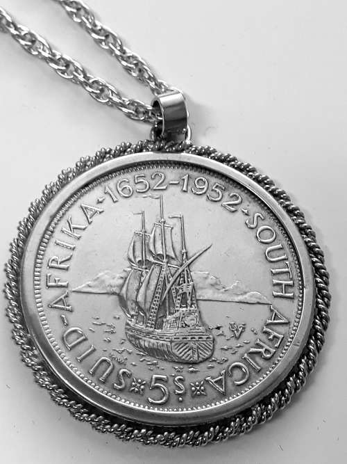 Silver necklace with pendant