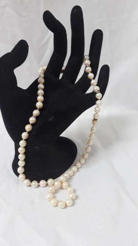 Vintage Pearl necklace with 9ct gold clasp