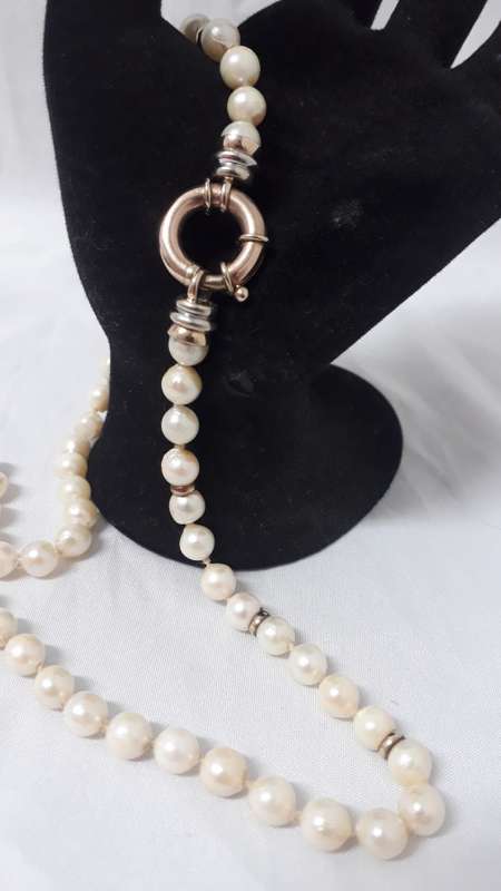 Vintage Pearl necklace with 9ct gold clasp