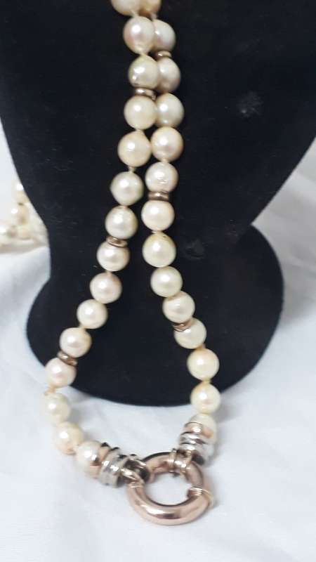 Vintage Pearl necklace with 9ct gold clasp
