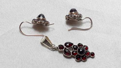 Antique 9ct gold set