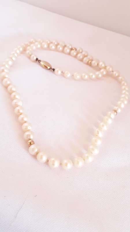 Vintage pearl necklace