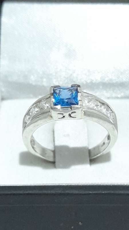 Sterling silver ring with cubic zirconias