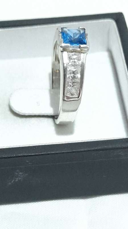 Sterling silver ring with cubic zirconias