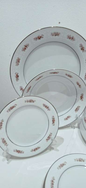 Vintage Noritake `Petula` dinnerware