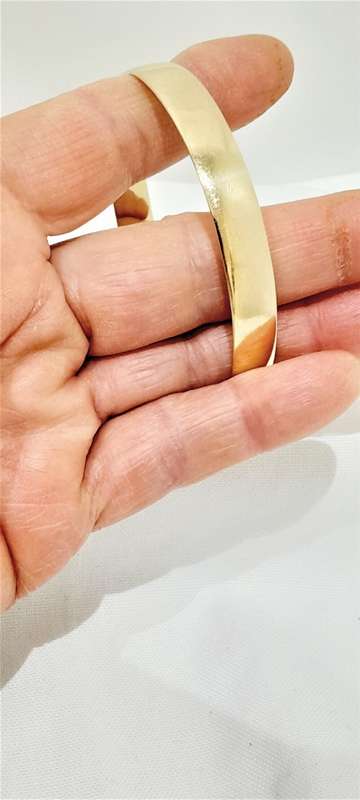 9ct Gold broad bangle