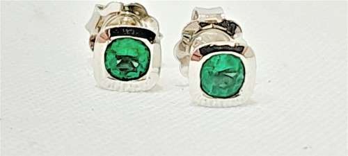 18k White gold and emerald set