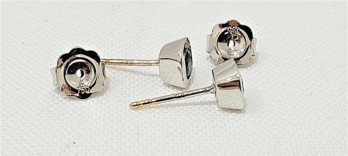 18k White gold and emerald set